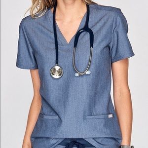 Figs women's casma three-pocket scrub top XS